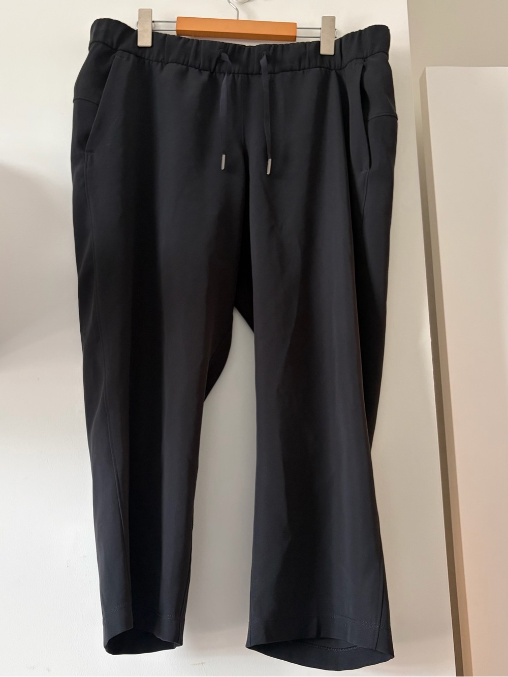 LULULEMON ON THE FIY CROPPED STRAIGHT LEG TROUSER PANT WOVEN BLACK SIZE 12 - Picture 5 of 8